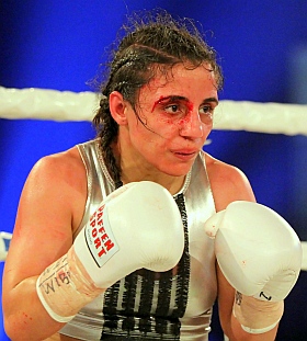 Susi Kentikian Susana Cruz Perez Boxen WM 2015