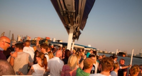 150822_sunset_boat_party_033