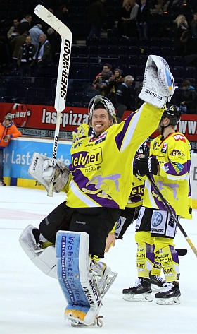 Hamburg Freezers Krefeld Pinguine Eishockey DEL 2014